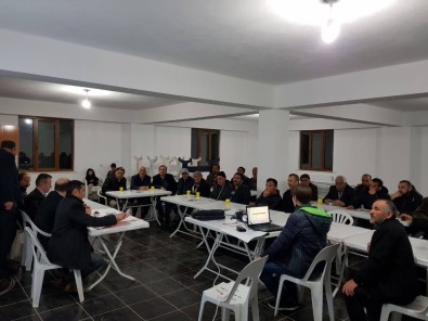 Yurtbaşı Köyünde Çiftçi Toplantısı Yapıldı