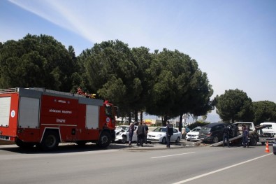 Antalya'da 3 Araçlı Zincirleme Kaza Açıklaması 2 Yaralı