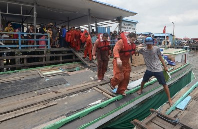 Endonezya'da Gemide Yangın Açıklaması 2 Ölü