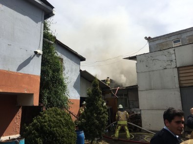 İstanbul'da Fabrika Yangını Korkuttu