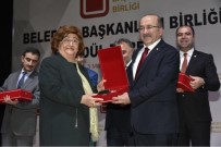 BURHANETTIN KOCAMAZ - Başkan Gümrükçüoğlu En Sevilen Belediye Başkanı Ödülünü Aldı