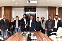 KUAFÖR SALONU - Başkan Uysal, Kuaförleri Ağırladı