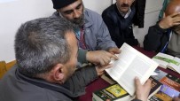 OKUMA YAZMA SEFERBERLİĞİ - Bu Köyde 7'Den 77'E Herkes Kitap Okuyor