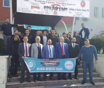 Burhaniye'de Üniversiteliler Balıkesir'de Kariyer Günlerine Katıldı