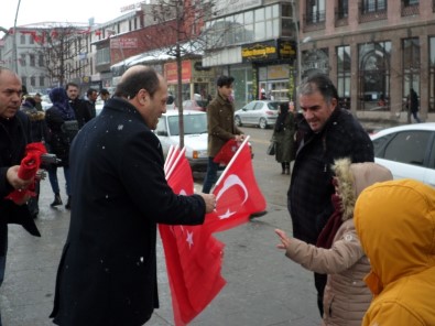 MHP Erzurum İl Başkanlığı'ndan Bayrak Dağıtımı