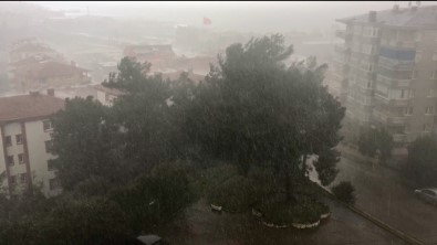 Mudanya'da Şiddetli Yağmur Ve Dolu Etkili Oldu