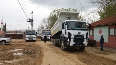 Alaşehir Belediyesinden İki Mahallede Yol Çalışması