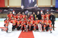 BUZ HOKEYİ TAKIMI - Buz Adamlar 4 Sene Üst Üste Şampiyon Oldu