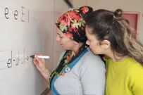 OKUMA YAZMA SEFERBERLİĞİ - Hakkari'de 5 Bin Kadın Okuma Yazma Öğreniyor