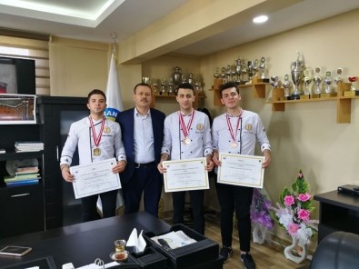 HRÜ Aşçıları Altı Madalya Birden Kazandı