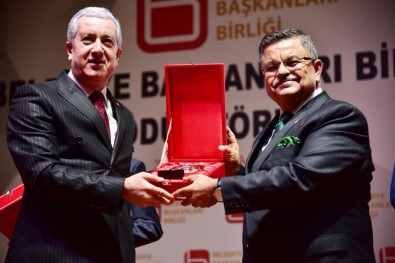 Marmara'nın En Beğenilen Belediye Başkanı Oldu