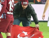 Trabzonspor Beşiktaş maçında sahaya taraftar girdi