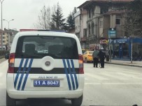 İSMET İNÖNÜ - Trafik Polisinden Örnek Davranış