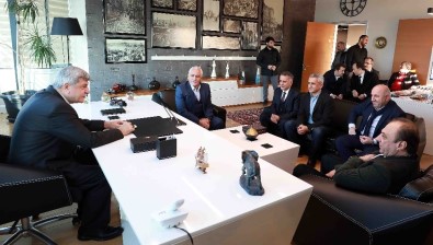 Başkan Karaosmanoğlu'dan Tekstil Fabrikasına Ziyaret