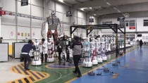 ÖZGÜR AKıN - 'İnsansı' Robotlar Kışla Nöbetine Talip