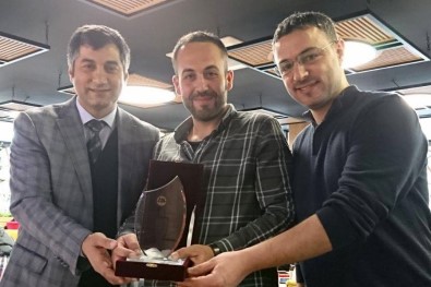 Jeofizik Mühendislerinden Demirel'e Onur Plaketi