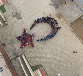 Kato Dağı Etekleri Bayrakla Süslendi, İstiklal Marşı Sesiyle Yankılandı