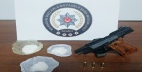 RUHSATSIZ SİLAH - Uyuşturucuları Beze Emdirerek Telefon Kılıfına Sakladılar