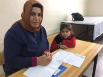 OKUMA YAZMA SEFERBERLİĞİ - 65 Yaşından Sonra Okuma Yazma Öğreniyorlar