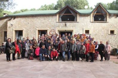 Ayvalık'ta CHP'den Köylü Kadınlara Kahvaltılı Jest