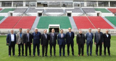 Başkan Atilla Yeni Stadyumu İnceledi