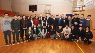Başkan Karaosmanoğlu,'Küçük Yaşta Alınan Doğru Kararlar Dünyayı Değiştirebilir'