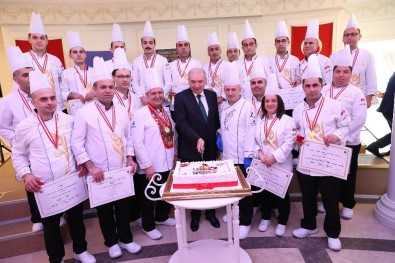 İBB'nin Sosyal Tesislerinde Görev Yapan Madalyalı Aşçılar, Ödüllü Yemeklerini Sergiledi