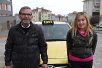 KADINLAR GÜNÜ - Babasına Kıyamadı Taksiciliğe Başladı
