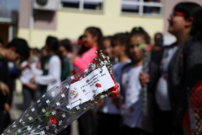 Antalya'da Erkek Öğrencilerden, Kadınlar Günü Kutlaması