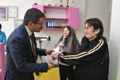 Başkan Çelik'ten 60 Yaş Üstü Sporculara 8 Mart Ziyareti