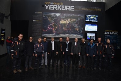 Deprem Müzesini Ziyaret Eden İl Protokolü Başkan Doğan'a Teşekkür Etti