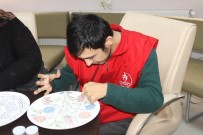 KARAHISAR - Engelli Oğlunu 25 Yıldır Kucağında Taşıyan Eli Öpülesi Anne