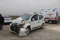 Hafif Ticari Araç Ambulansa Çarptı Açıklaması 2 Yaralı