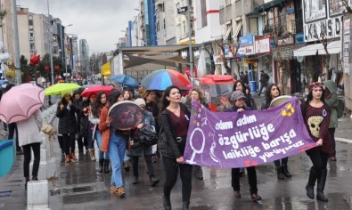 Kadınlar Günü'nde Anma Yürüyüşü Gerçekleştirdi