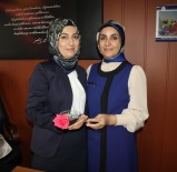 ÇALIŞAN KADIN - Karakoç Kadınlara Gül Dağıttı