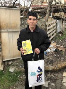 'Kitaplar Yakılmasın, Okunsun' Diyen Tosyalı Murat'tan Ufka Yolculuk Çağrısı