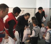 RECEP BOZKURT - Kızılaydan Öğrencilere Giyim Ve Ayakkabı Desteği