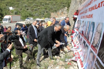 MHP'den 24 Ölümlü Kaza Alanında 8 Mart Anması