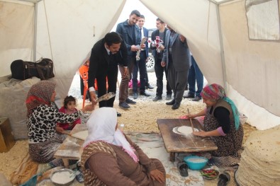 Samsatlı Depremzede Kadınlara Karanfil Dağıtıldı