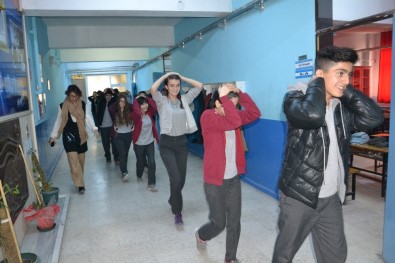 Saruhanlı'da Okulda Deprem Ve Yangın Tatbikatı