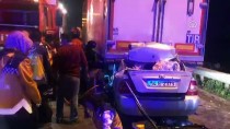 Tıra Çarpan Otomobil Dorsenin Altında Sıkıştı Açıklaması 2 Ölü