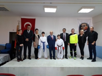 Foçalı Şampiyon Karateciler Spor Lisesini Ziyaret Etti