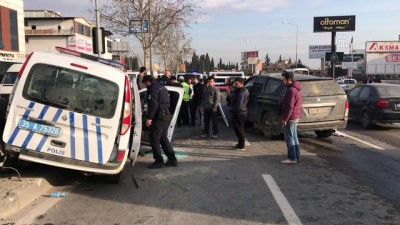 İzmir'de Polis Aracıyla Kamyonet Çarpıştı Açıklaması 2 Yaralı