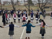TÜRKÇE ÖĞRETMENI - Kadınlar Gününde Kadın Sorunlarına Dikkat Çektiler
