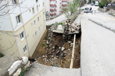 Mudanya'da Şiddetli Yağışlar Yolu Çökertti