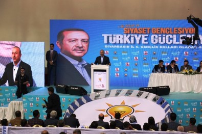 Bakan Çavuşoğlu AK Parti Diyarbakır Gençlik Kolları Kongresine Katıldı