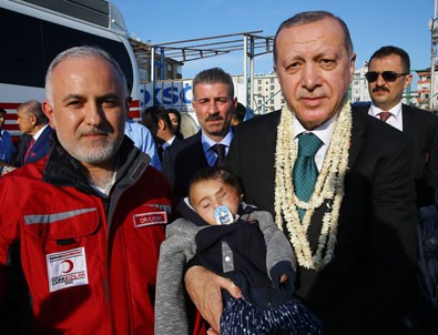 Cumhurbaşkanı Erdoğan, Doğu Guta'nın simgesi Kerim bebekle buluştu
