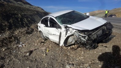 Erzurum'da İki Otomobil Kafa Kafaya Çarpıştı Açıklaması 6 Yaralı