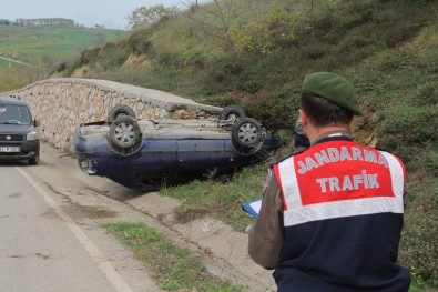 Kocaeli'de Otomobil Takla Attı Açıklaması 2 Yaralı