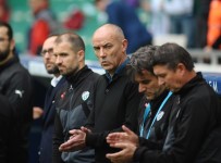 Le Guen Eleştiri Oklarının Hedefinde